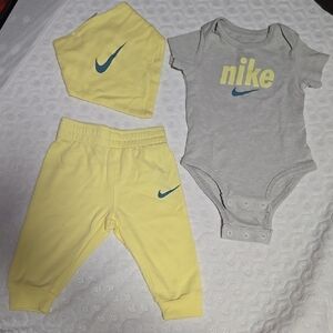 Nike Kids One Piece Set - Gray and Yellow